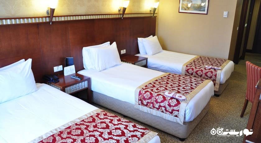 نمای تخت های اتاق تریپل